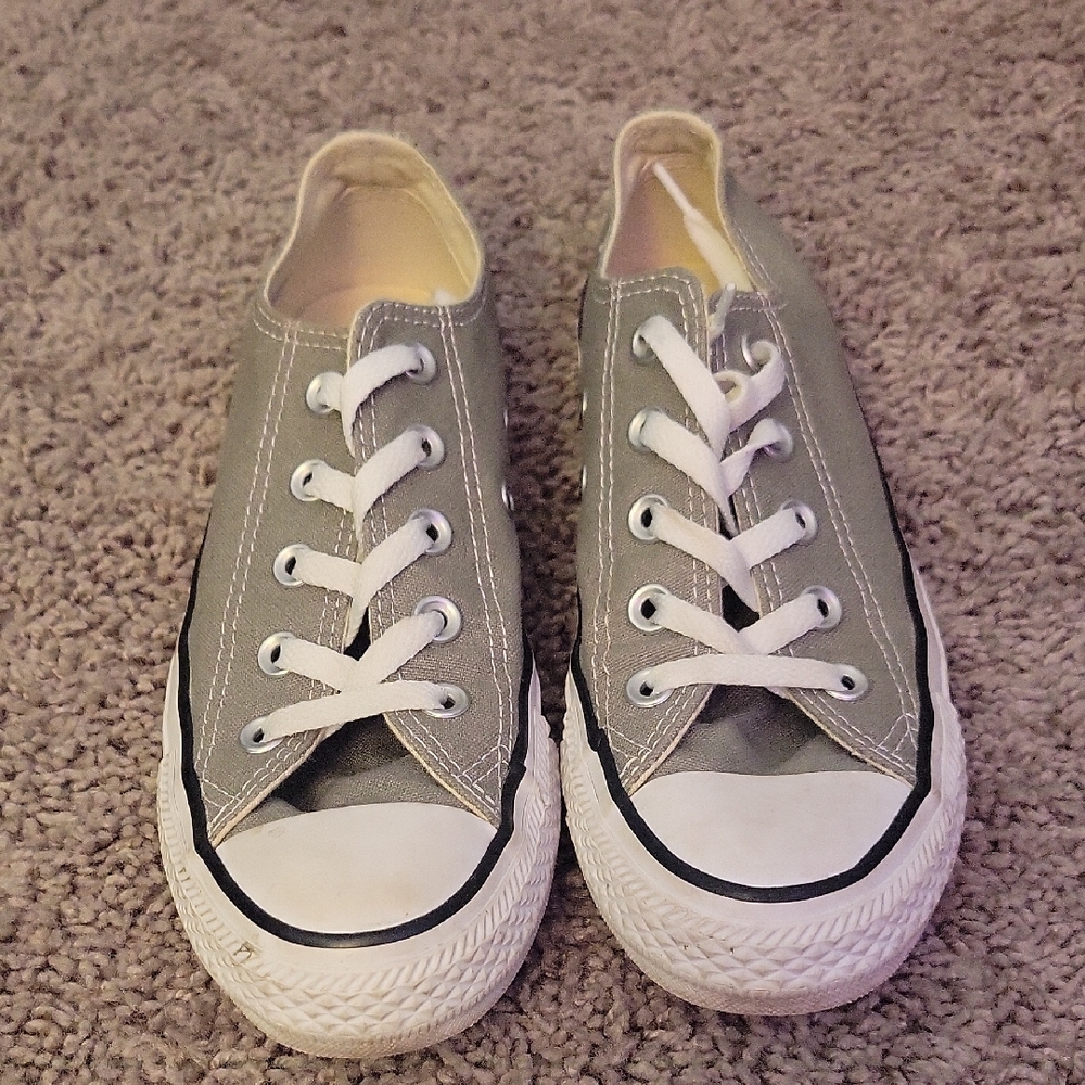 Low Top Converse Women's Size 6 (Men's 4) Greyish Green